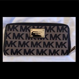 Michael Kors Zipper Wallet in Black & Gray